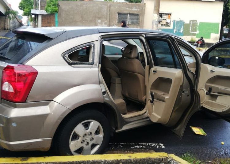 Capturan a cinco pandilleros que viajaban en vehículo robado