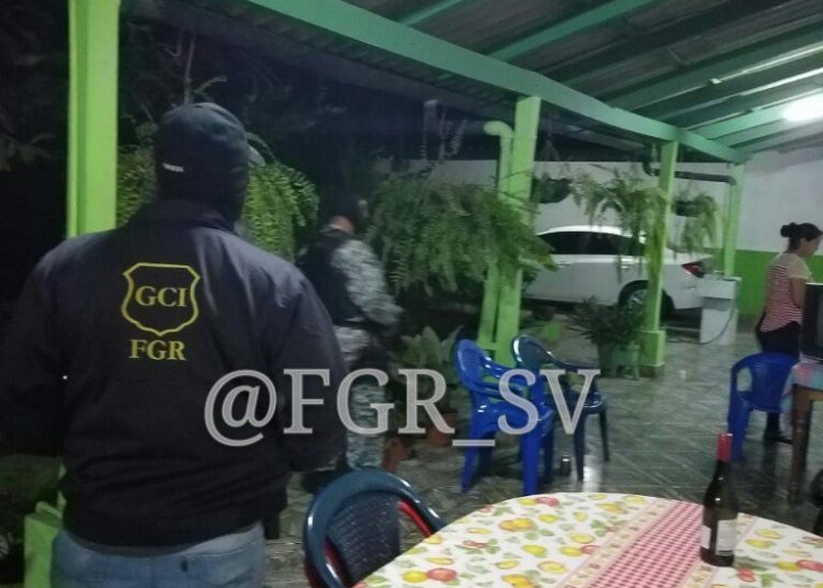 Con perro «policía» allanan vivienda donde se escondía Juan Umaña Samayoa