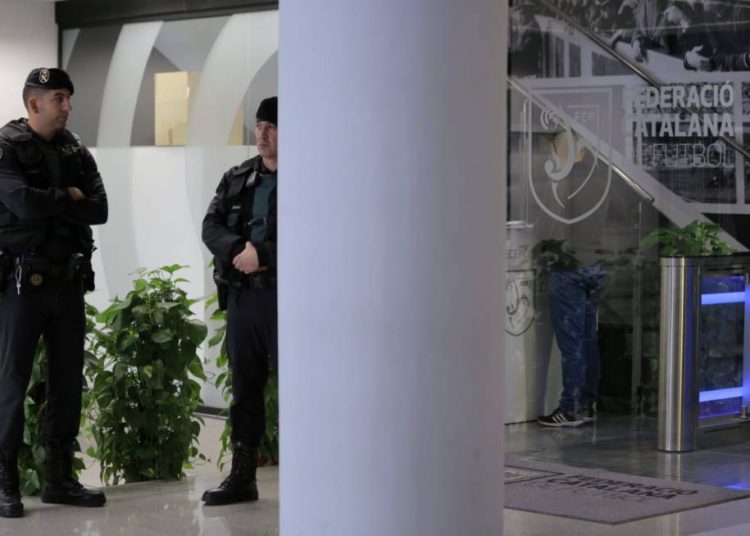 Detienen al vicepresidente de la Federación de fútbol español por el ‘Caso Villar’