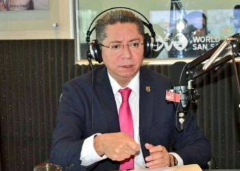 Fiscal general asegura que investigan los sobresueldos que se entregaron en el gobierno del expresidente Saca