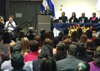 (VÍDEO) Mujeres abuchean a Félix Ulloa al señalar que los pactos de no violencia no se cumplen