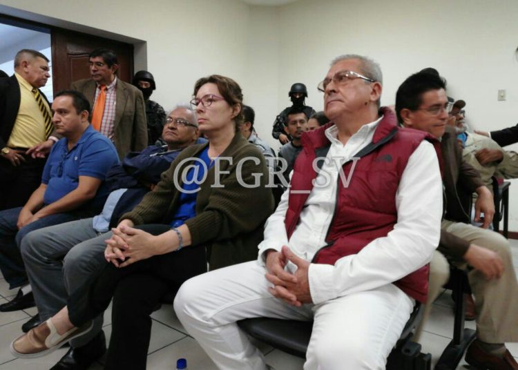 Esposa de exfiscal Luis Martínez seguirá proceso en libertad