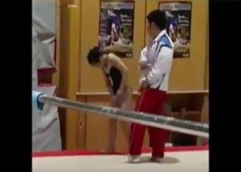 (Vídeo) Entrenador abofetea a gimnasta por errores en un entrenamiento