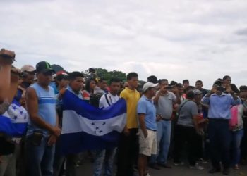 Nuevo grupo de migrantes de Honduras llega a El Salvador