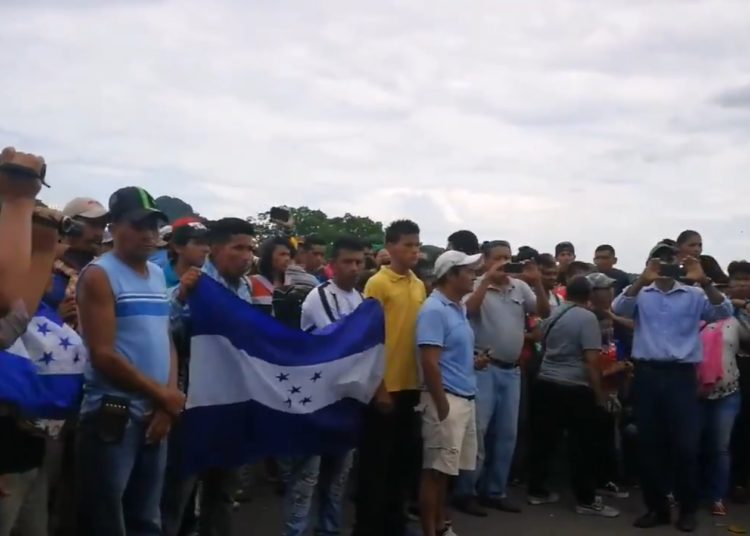 Nuevo grupo de migrantes de Honduras llega a El Salvador