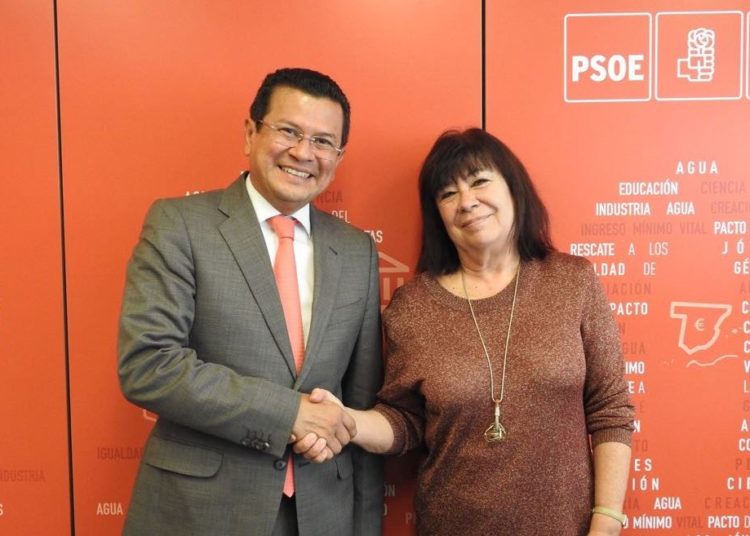 Hugo Martínez recibe respaldo del partido socialista de España