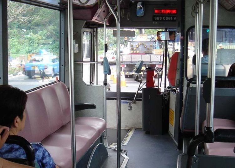 VIDEO: Se masturbaba en un autobús, lo filmaron y terminó suplicando que no lo denuncien