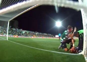 VIDEO: El momento en el que un jugador de Lisboa salva la vida a un compañero que sufrió un violento golpe