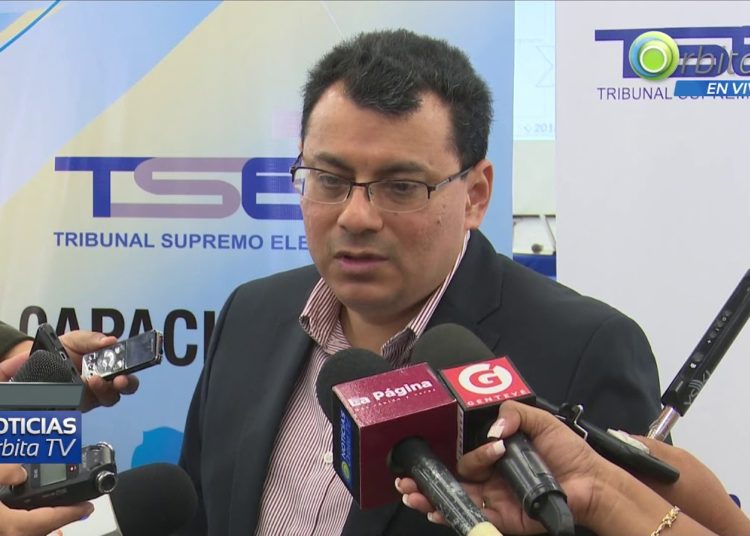 Presidente del TSE nuevamente arremete contra ex Sala de lo Constitucional