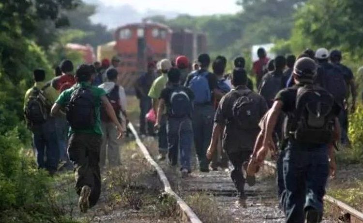 López Obrador promete visas de trabajo para migrantes salvadoreños