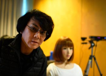 “Soy un robot mago y puedo leerte la mente”