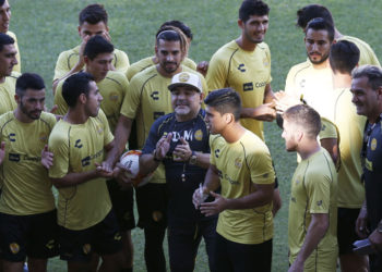 Los lujosos premios que Maradona quiere dar al plantel de Dorados si continúa en la senda del éxito