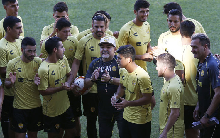 Los lujosos premios que Maradona quiere dar al plantel de Dorados si continúa en la senda del éxito