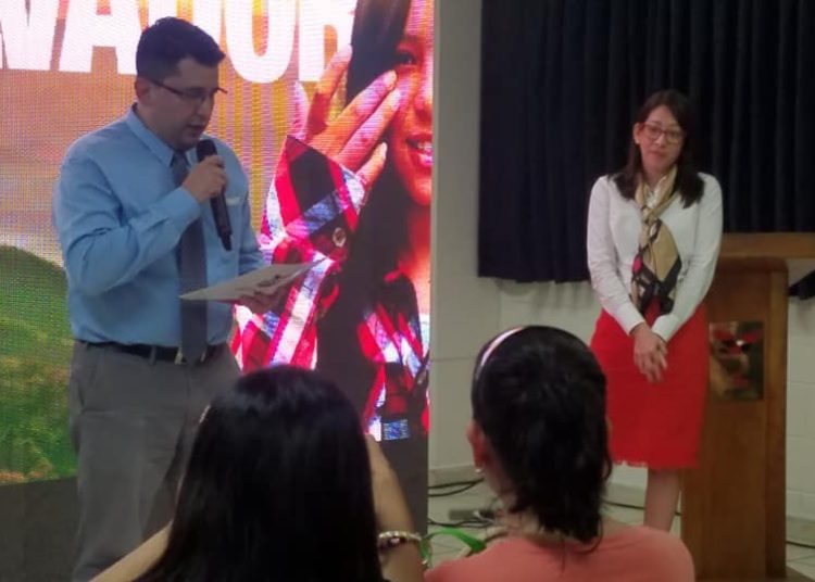 [VIDEO] El incómodo momento que pasó Carmen Aída Lazo en conversatorio con estudiantes universitarios