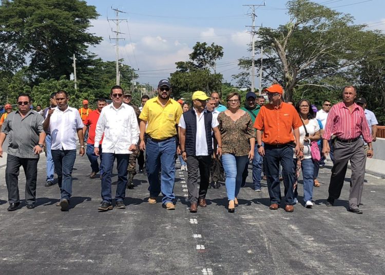 Habilitan el paso por el puente Motochico en Chalatenango