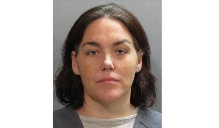 Mujer que padece síndrome que la hace fingir enfermedades, envenenó a su hija con Tylenol