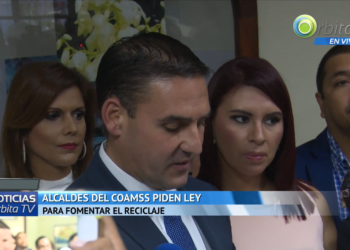 Alcalde Muyshondt presenta en Asamblea Legislativa ley de reciclaje