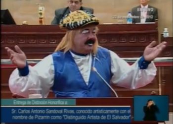 (VÍDEO) El día que “Pizarrin” al estilo Cantinflas dio un emotivo discurso a diputados de la Asamblea Legislativa