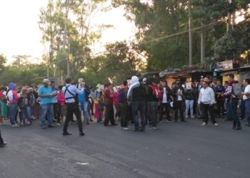 Movimiento social bloquea calle capitalina para exigir la captura de empresarios corruptos