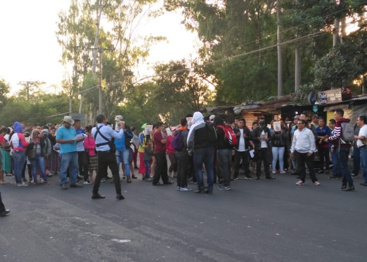 Movimiento social bloquea calle capitalina para exigir la captura de empresarios corruptos