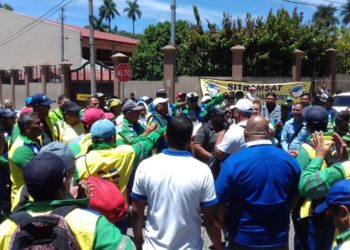 Sindicalista denuncia que empleados despedidos de alcaldía de Santa Tecla no han sido reinstalados