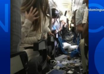 De espanto: Fuerte turbulencia deja 15 heridos en un vuelo de Miami a Buenos Aires