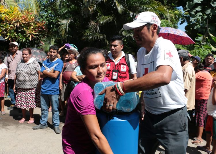 Cruz Roja entrega paquete alimenticio a 84 familias afectadas por lluvias