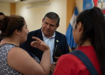 Fórmula presidencial de VAMOS participa en conversatorio con jóvenes de Chalatenango