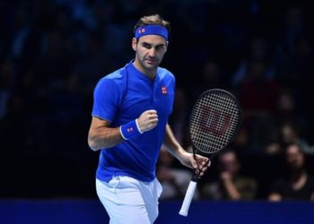 Federer derrota a Anderson y disputará su 15ª semifinal de la Copa Masters