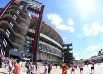 CONMEBOL suspende la final entre River Plate y Boca Juniors