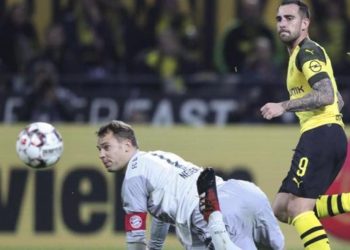 Alcácer tumba al Bayern y hace más líder al Dortmund