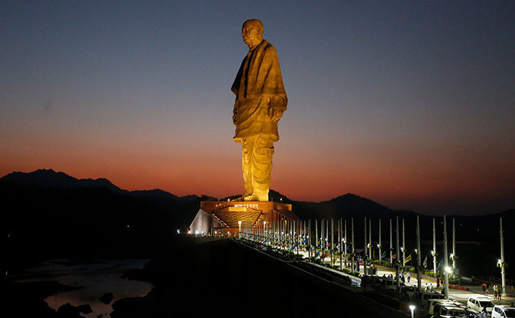 La estatua más grande del mundo genera indignación en el Reino Unido