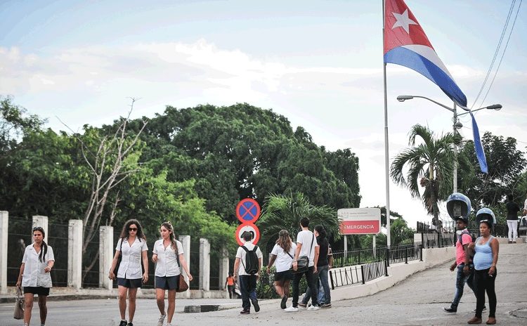 Cuba abandona el programa ‘Más Medicos’ en Brasil tras las amenazas de Bolsonaro