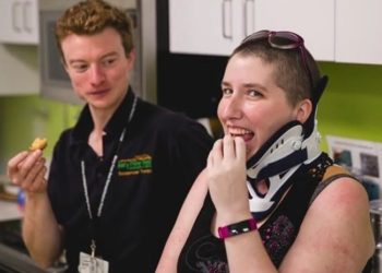 Mujer sobrevive a una decapitación interna y asombra a los médicos