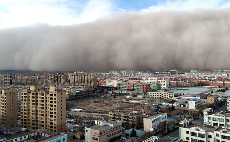 Una tormenta de arena ‘se traga’ una ciudad china en cuestión de minutos