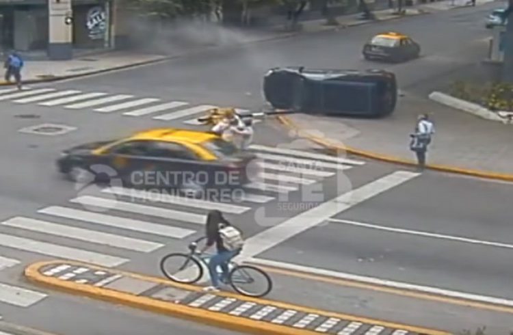 VIDEO: Una madre salva la vida de sus hijos tres veces en cuestión de segundos