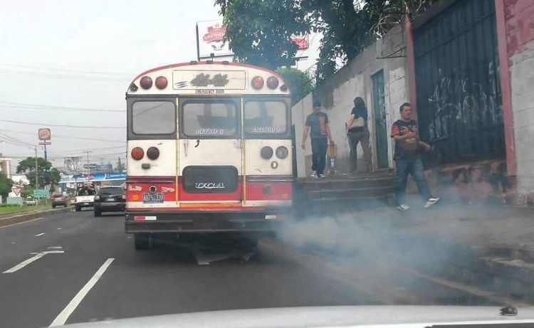 Diputados prohíben la importación y comercialización de combustible con alto grado de azufre