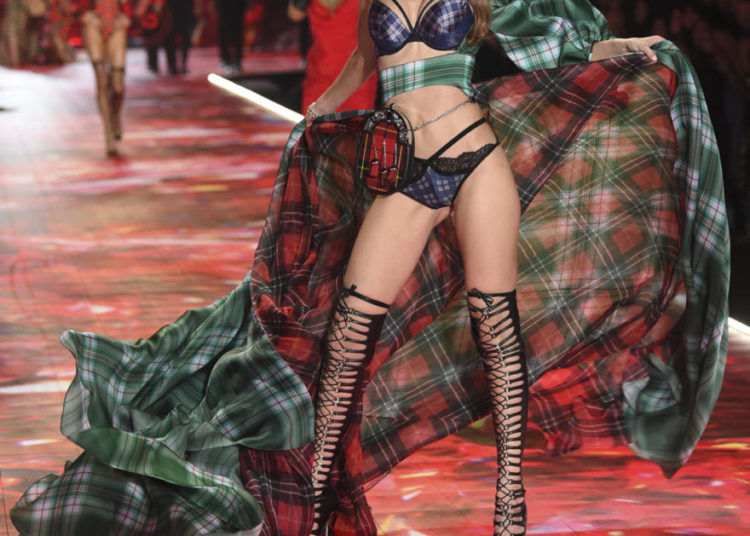 (FOTOS) Los ángeles de Victoria’s Secret se toman Nueva York