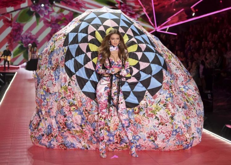 (FOTOS) Los ángeles de Victoria’s Secret se toman Nueva York