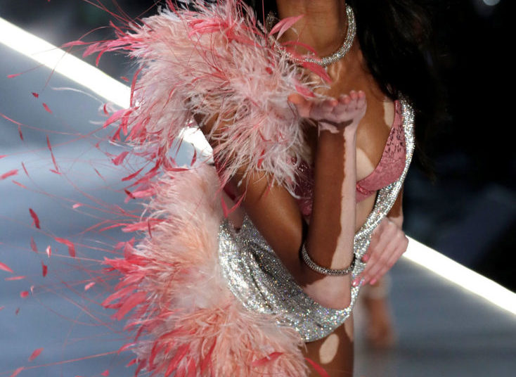 (FOTOS) Los ángeles de Victoria’s Secret se toman Nueva York