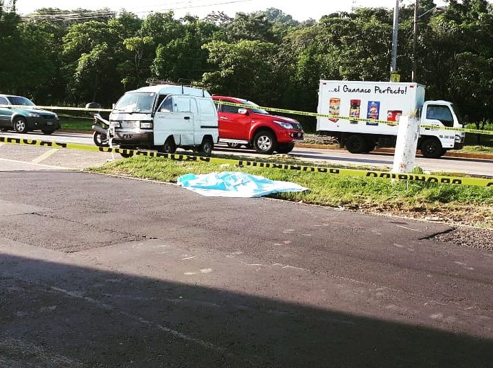 Una persona fallecida y 9 lesionados deja accidente de tránsito en autopista a Comalapa