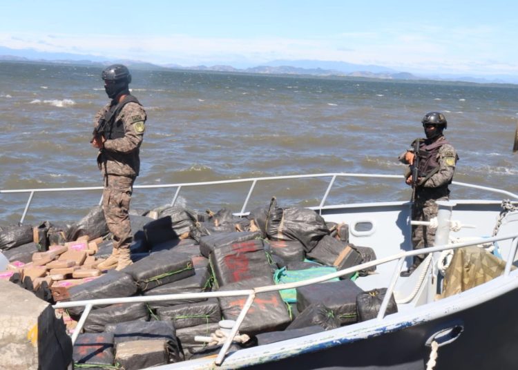 Fuerza Naval realiza la mayor incautación de droga vía marítima en la historia de El Salvador