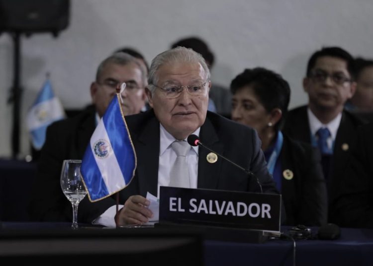 Presidente Cerén destaca reducción de pobreza en el país durante la XXVI Cumbre Iberoamericana