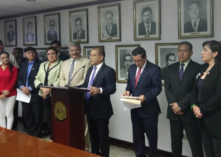 Gobierno facilitará trámites para construcción de planta de energía eléctrica en Acajutla