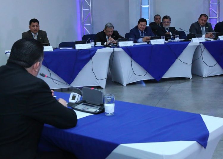 Candidatos a fiscal general critican el uso de testigos criteriados