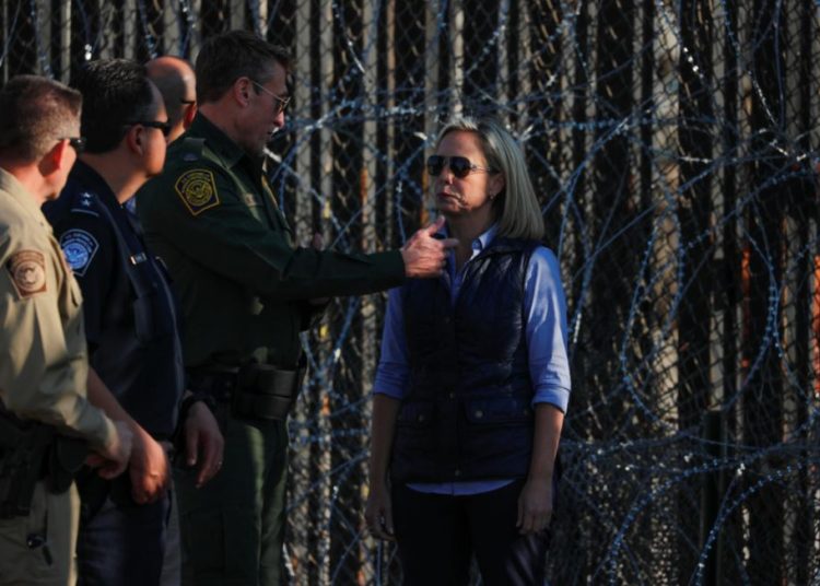 Secretaria de Seguridad Nacional de Estados Unidos critica el fallo judicial sobre asilo: «Nadie entrará ilegalmente a nuestro país”