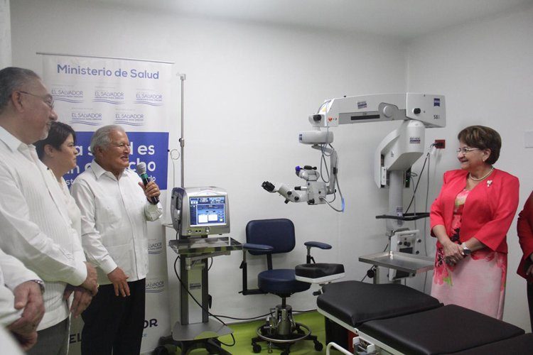 Gobierno inaugura moderno quirófano en el Centro Oftalmológico de San Vicente