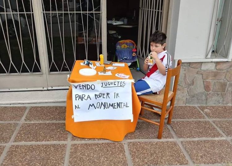 El pequeño de seis años que vendía sus juguetes para ir a la final de la Libertadores hará realidad su sueño