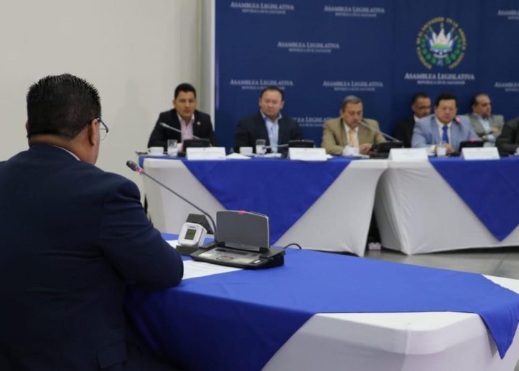 Aspirante a fiscal general abandona proceso