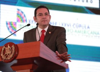 En Guatemala, Morales desobedece al Constitucional y anuncia que impedirá el retorno de Iván Velázquez